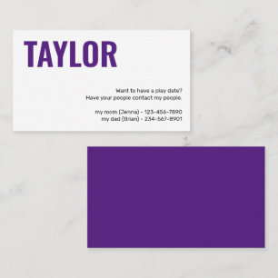 Kinder, die die Karte abspielen Datum spielt Mädch