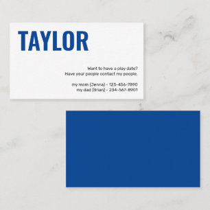 Kinder, die die Karte abspielen Datum spielt Mädch