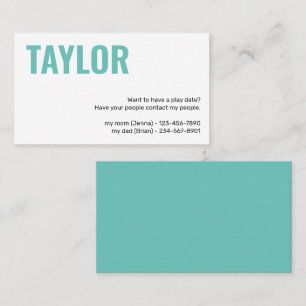 Kinder, die die Karte abspielen Datum spielt Mädch