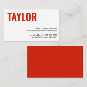 Kinder, die die Karte abspielen Datum spielt Mädch