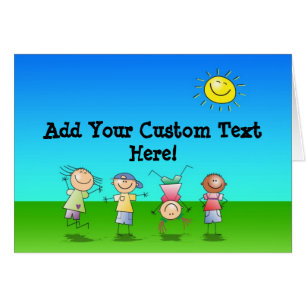 Kinder, die draußen an einem sonnigen Tag spielen