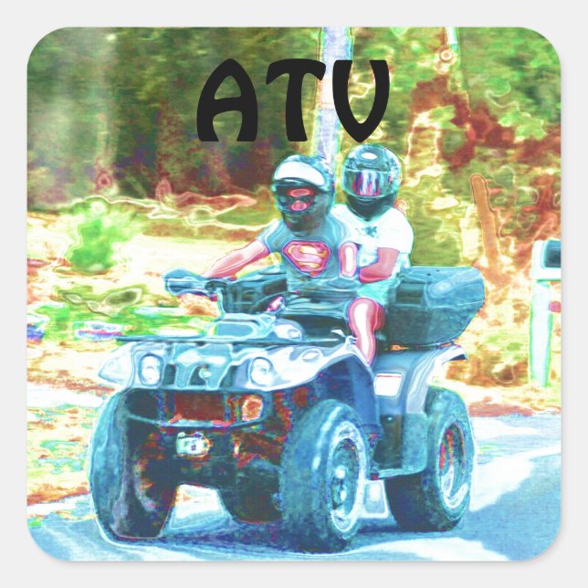 Kinder, die ein ATV-Geländefahrzeug auf der Straße Quadratischer Aufkleber (Vorderseite)