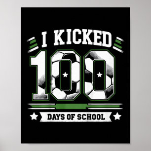 Kinder, die ich 100 Tage Fußball in der Schule ges Poster