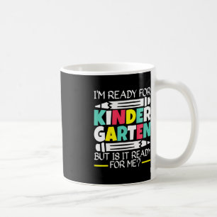 Kinder, die ich zum Kindergarten bereite, aber daf Kaffeetasse