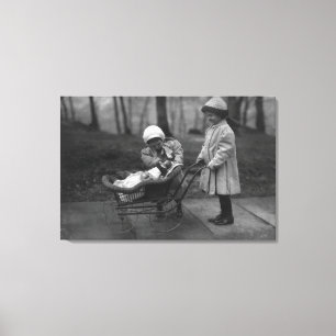 Kinder, die mit Campbell spielen Leinwanddruck