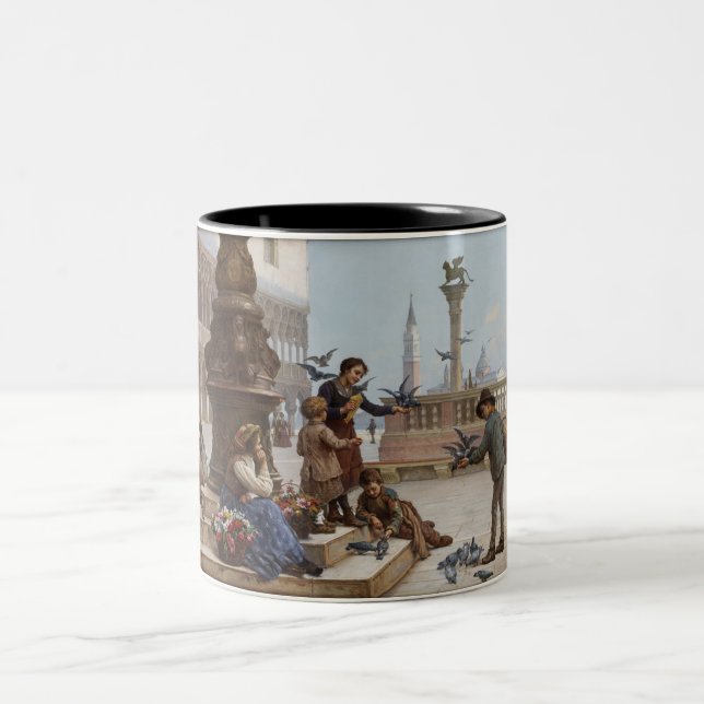 Kinder, die Tauben in Venedig Gefüttert haben (von Zweifarbige Tasse (Mittel)