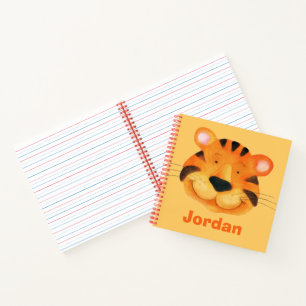 Kinder, die Tiger genannt werden, sehen niedlichen Notizbuch