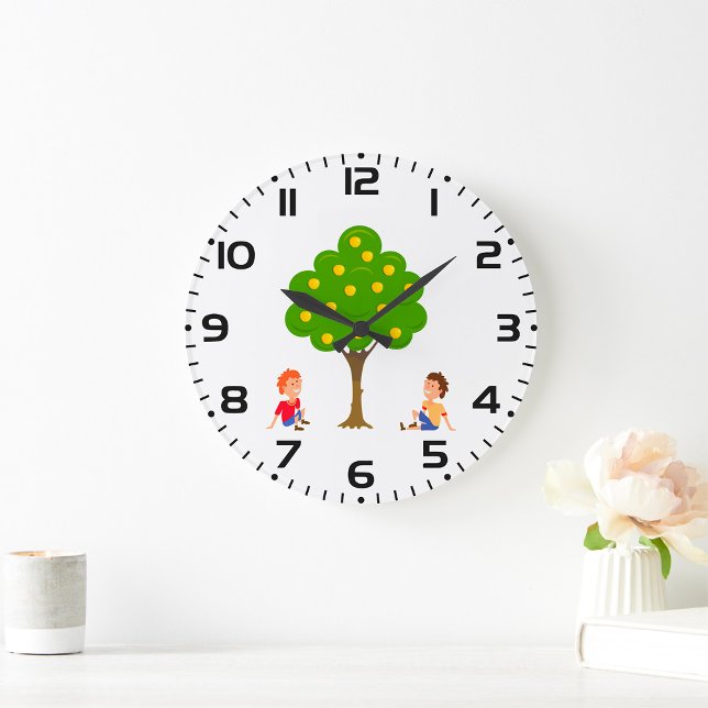 Kinder, die unter einem Apfelbaum sitzen Große Wanduhr (Von Creator hochgeladen)