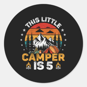 Kinder Dieser kleine Camper ist 5 Jahre alt Campin Runder Aufkleber