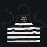 Kinder Funny Hot Mess Black Stripes Personalisiert Schürze<br><div class="desc">Schützen Sie die Kleidung Ihres Kindes mit dieser Kinder Funny Hot Mess Black Streifen Personalisierte Küche Schürze. Es ist mit waagerechten schwarz-weißen Streifen und fett-weißen Blockbuchstaben auf der oberen soliden Fläche konzipiert. Der Text ist "heißes Durcheinander" über den oberen Bereich, gefolgt vom Namen des Kindes. Personalisiert in weißer Blockschrift. Sie...</div>