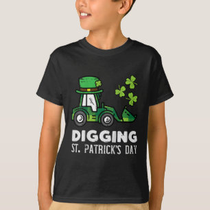 Kinder graben St. Patricks Day LKW Bulldozer Klein T-Shirt