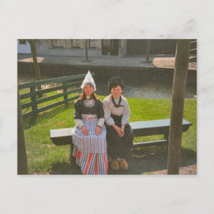 Kinder in niederländischem Kostüm Postkarte