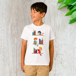 Kinder lesen Bücher auf einem Regal T-Shirt