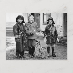 Kinder mit dem alten Fahrrad 1855 Vintages B&W Fot Postkarte