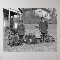 Kinder mit Pedalwagen, 1924. Vintages Foto