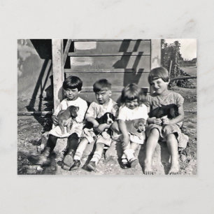 Kinder mit Welpen Postkarte
