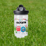 Kinder-Monster-Foto Trinkflasche<br><div class="desc">Diese Wasserflasche zu einem ungewöhnlichen Thema ist perfekt für Kinder in der Schule oder unterwegs. Die Flasche zeigt, 4 Monster in den Farben grün, blau und rot, bunting und ihren Namen. Die Stile, Größen und Farben des Schriftartes können nach der Personalisierung geändert werden, indem Sie auf den Link "Weiter anpassen"...</div>