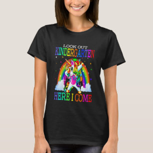 Kinder schauen in den Kindergarten, hier komme ich T-Shirt
