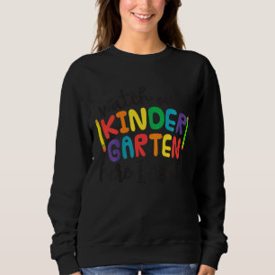 Kinder schauen sich den Kindergarten an, ich komme Sweatshirt