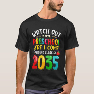 Kinder schauen sich die Vorschule an, hier komme i T-Shirt