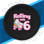 Kinder Skate Party - 6. Geburtstag - Roller Skaten Pappteller<br><div class="desc">Dieses Skate Party Design ist perfekt für ein Roller-Skaten-Party oder Geburtstags-Thema für einen 6-jährigen. Wenn die Geburtstagsfrau oder der Geburtstagsjunge Lieben, Skate zu rollen, werden sie LIEBE dieses Skate Party Design! Das Retrodesign "In 6" Geburtstag Zitat mit coolem Roller-Skate-Grafik mit Regenbogen & Sternen macht Spaß & Einzigartigkeit. Fun Roller Skate...</div>