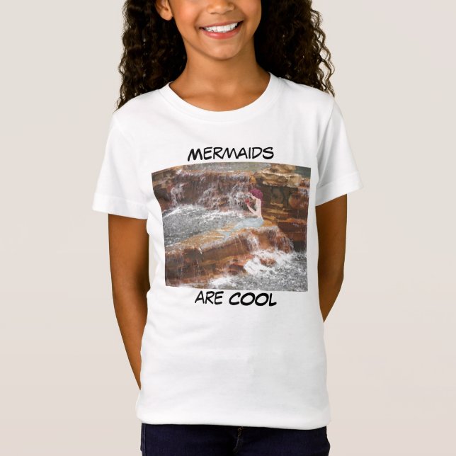 Kinder T-Shirt, Meerjungfrau Reading am Wasserfall T-Shirt (Vorderseite)