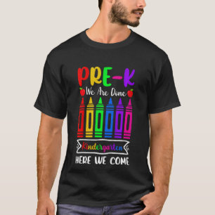 Kinder vor K Wir sind Kindergarten hier kommen wir T-Shirt