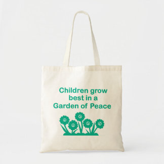 Kinder wachsen in einem Garten des Friedens Tragetasche