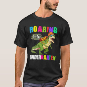 Kinder wandern in den Kindergarten zurück zum Dino T-Shirt