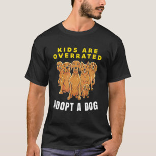 Kinder werden überbewertet adoptiert ein Hund DINK T-Shirt