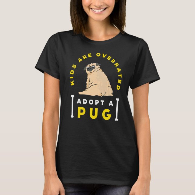 Kinder werden überbewertet adoptiert ein Mops DINK T-Shirt (Vorderseite)