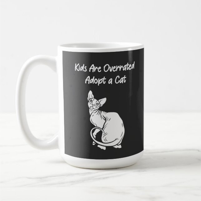 Kinder werden überbewertet, eine Katze mit Sphynx- Kaffeetasse (Links)