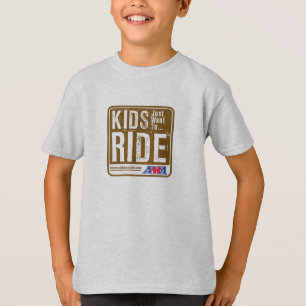 Kinder wollen gerade, um Jugend-T - Shirts zu