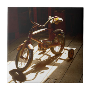 Kinderfahrrad in der ehemaligen Müllerei Fliese