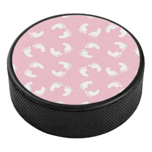 Kinderfußspuren, Babyfuß, Fußspuren, rosa Girl Eishockey Puck