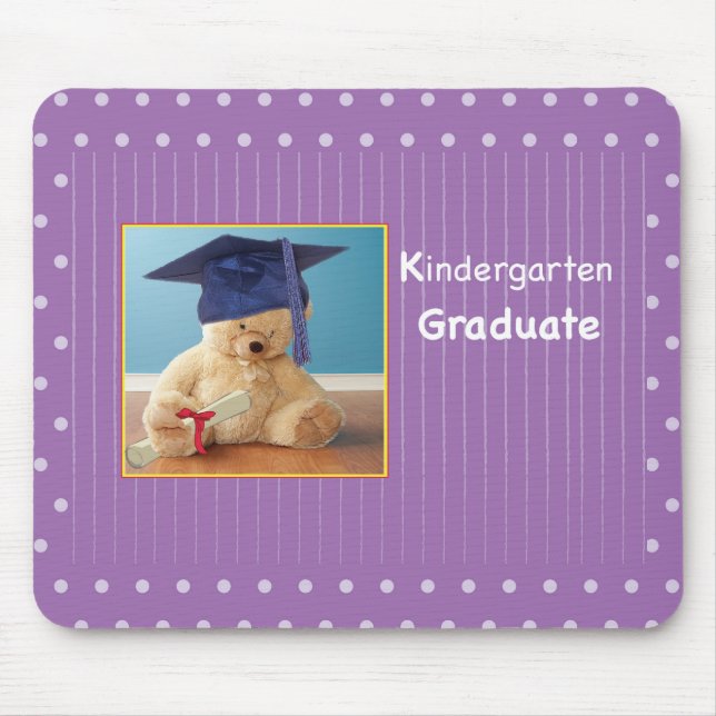Kindergarten Abschluss Teddy Bear auf Lila Mousepad (Vorne)