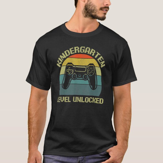 Kindergarten-Ebene entsperrte Kleidung zurück zur  T-Shirt (Vorderseite)