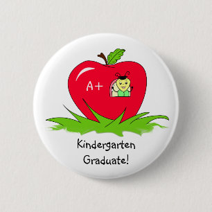 Kindergarten-graduierte rote Apple-Glückwünsche Button