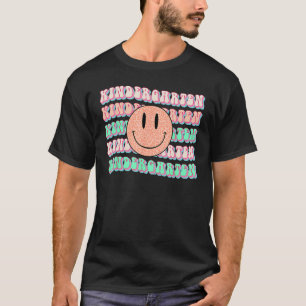 Kindergarten Groovy Lächeln Gesicht ersten Tag der T-Shirt