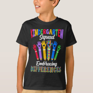 Kindergarten-Gruppe akzeptiert Unterschiede Autism T-Shirt