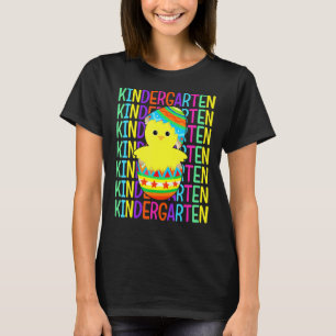 Kindergarten-Huhn knackt das Ei Ostertag Junge T-Shirt
