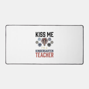 Kindergarten-Lehrer Feuerwerk Vintage-Shirt-Design Schreibtischunterlage