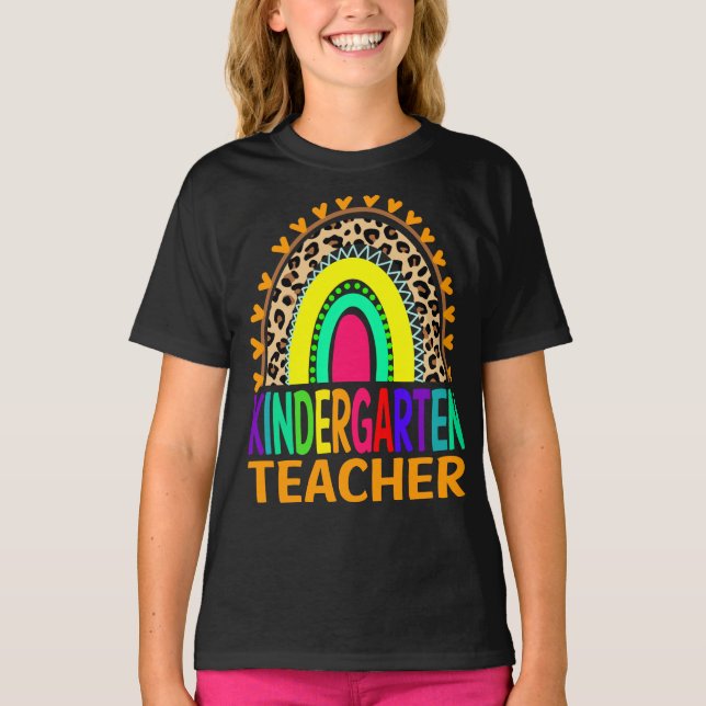 Kindergarten Lehrerin Rainbow Leopard T-Shirt (Vorderseite)