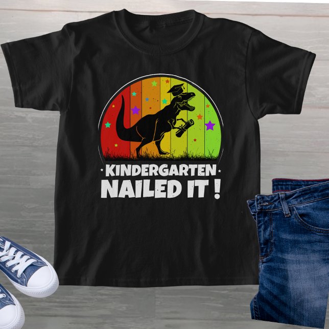 Kindergarten "Nagel!" T-Rex Dino Child T-Shirt (Von Creator hochgeladen)