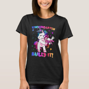 Kindergarten nagelte es Niedlichen Einhornglücksta T-Shirt