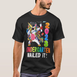 Kindergarten nagelte It Dabbing Einhorn Abschluss T-Shirt
