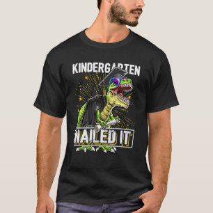 Kindergarten nagelte It Rex Dinosaur Graduation Ca T-Shirt