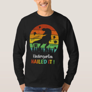 Kindergarten Nails It Retro Dinosaur Schule Gradu T-Shirt