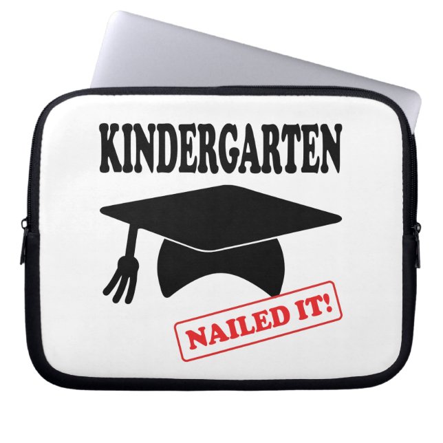 Kindergarten Nails Laptopschutzhülle (Vorderseite)