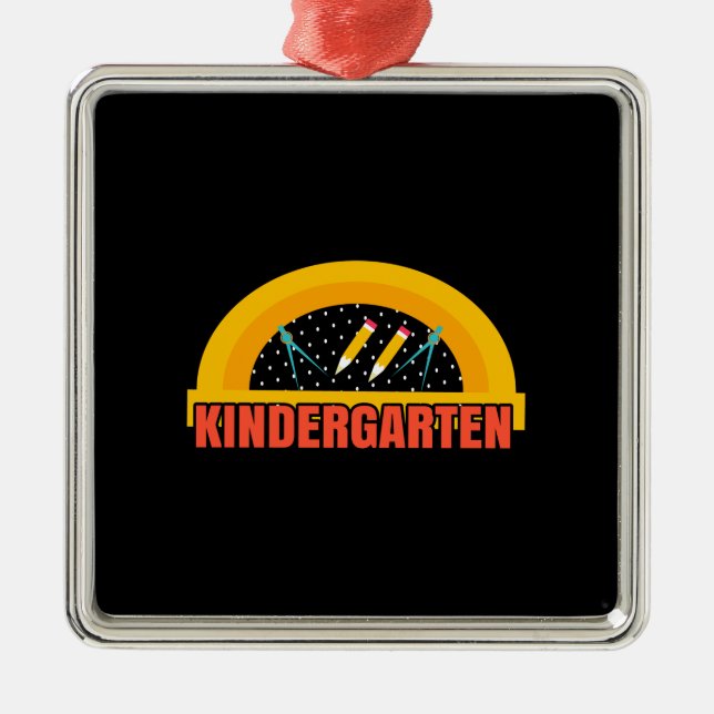 Kindergarten Ornament Aus Metall (Vorne)